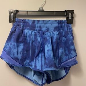 Size 2 Lululemon hotty hot shorts 2.5 in